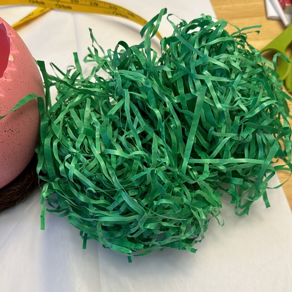 COPY - Ceramic egg planter/Decor tiny chip top color in w crayon etc overall ex… - Picture 8 of 9